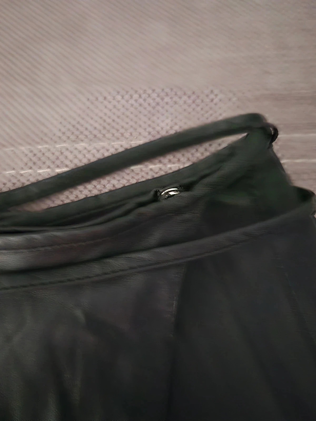 Jupe porte feuille noire en simili cuir Bershka S/36 – photo 4